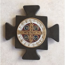Cruz de Malta con medallón San Benito.