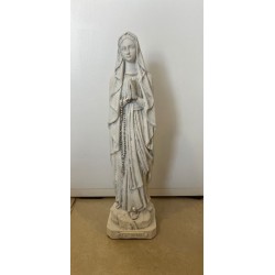 Virgen de Lourdes, cemento, 30 cm.
